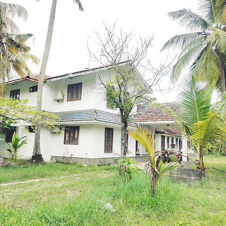 White Sands Homestay Turavur Экстерьер фото